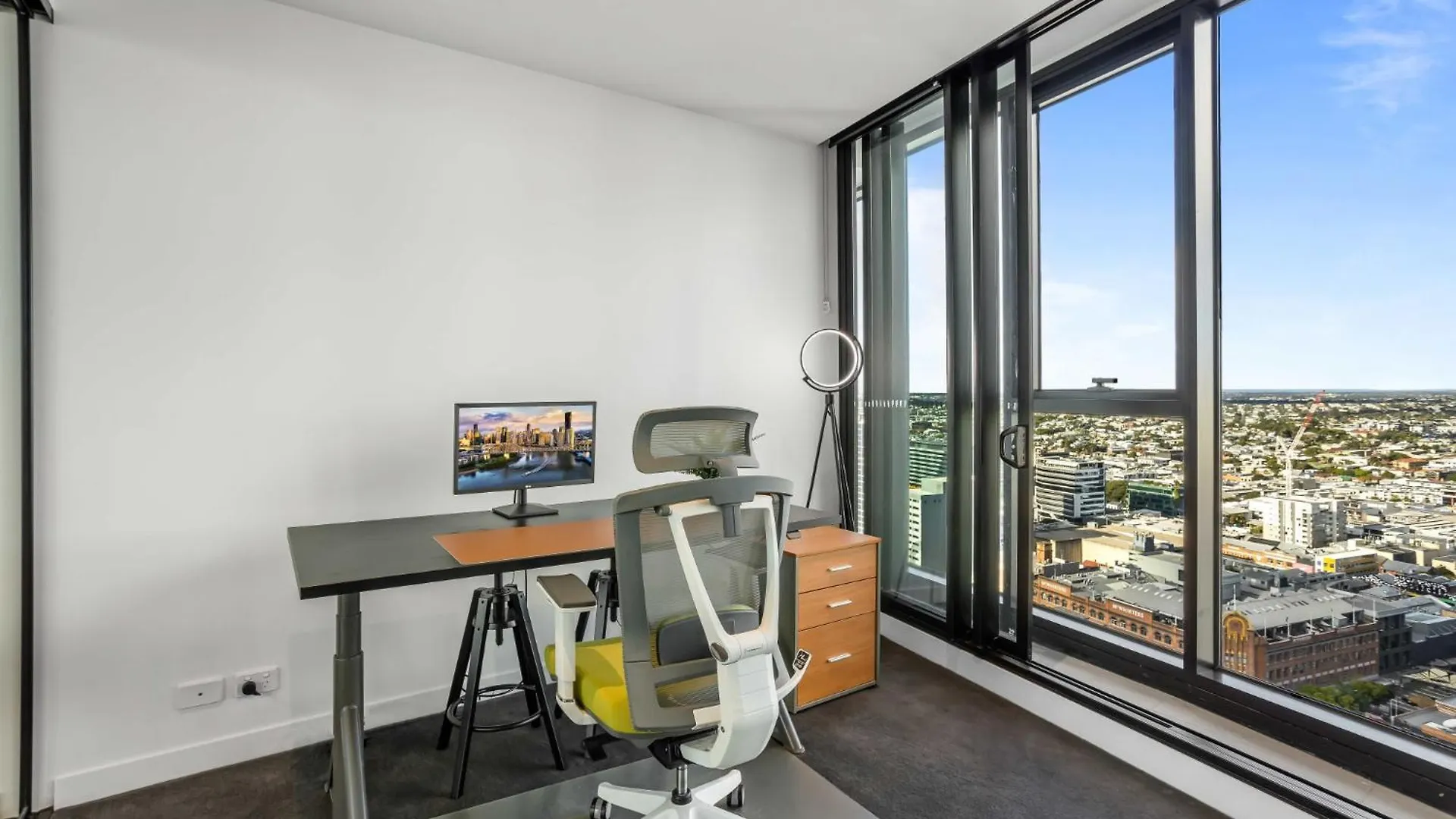 Chic 1-Bed With Parking, Rooftop Pool And Gym ブリスベン 0*,  オーストラリア